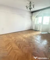 Apartament 3 camere decomandat, Central, Etaj 2, Bloc 1986, 