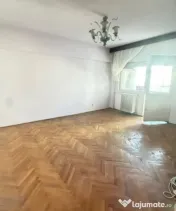 Apartament 3 camere decomandat, Central, Etaj 2, Bloc 1986, 