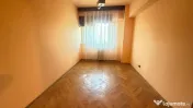 Apartament 3 camere decomandat, Central, Etaj 2, Bloc 1986, 