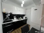 Apartament 3 camere 2 balcoane etaj intermediar zona Doamna 