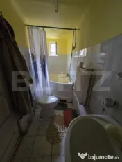 Casă cu două corpuri de clădire și grădină generoasă, 