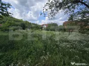Casă cu două corpuri de clădire și grădină generoasă, 