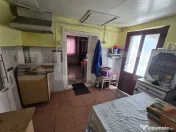 Casă cu două corpuri de clădire și grădină generoasă, 