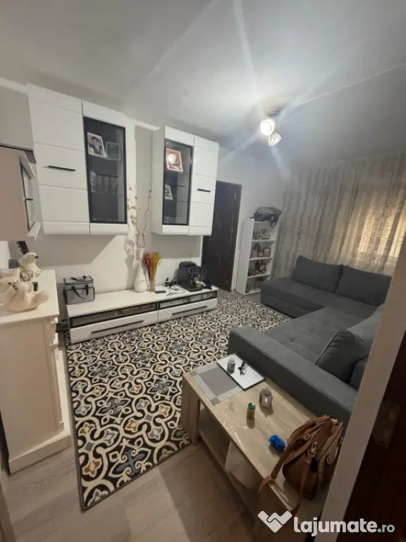 Apartament semidecomantat parter , Craiovita