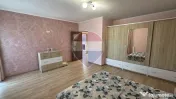 De închiriat casă cu 5 camere, în Sântandrei