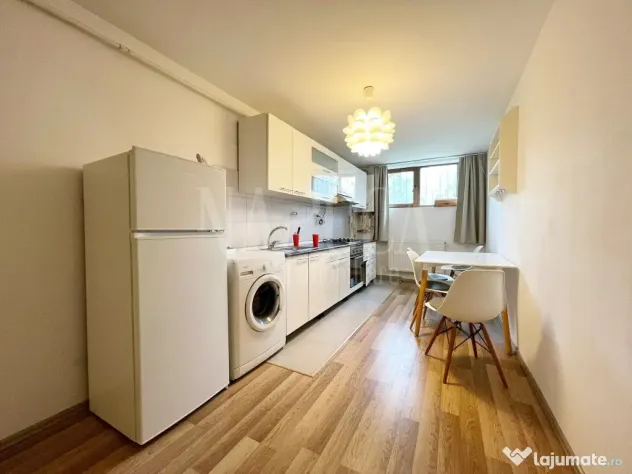 închiriez apartament două camere