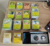 Pokemon TCG Bulk – 1265 cărți + 400 Energy + Accesorii; Ideal pentru începători