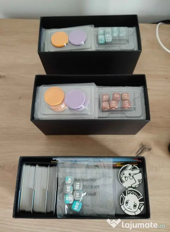 Pokemon TCG Bulk – 1265 cărți + 400 Energy + Accesorii; Ideal pentru începători