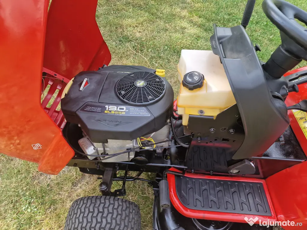 Tractoraș tuns gazon Jonsered (Husqvarna) 19 CP V-Twin