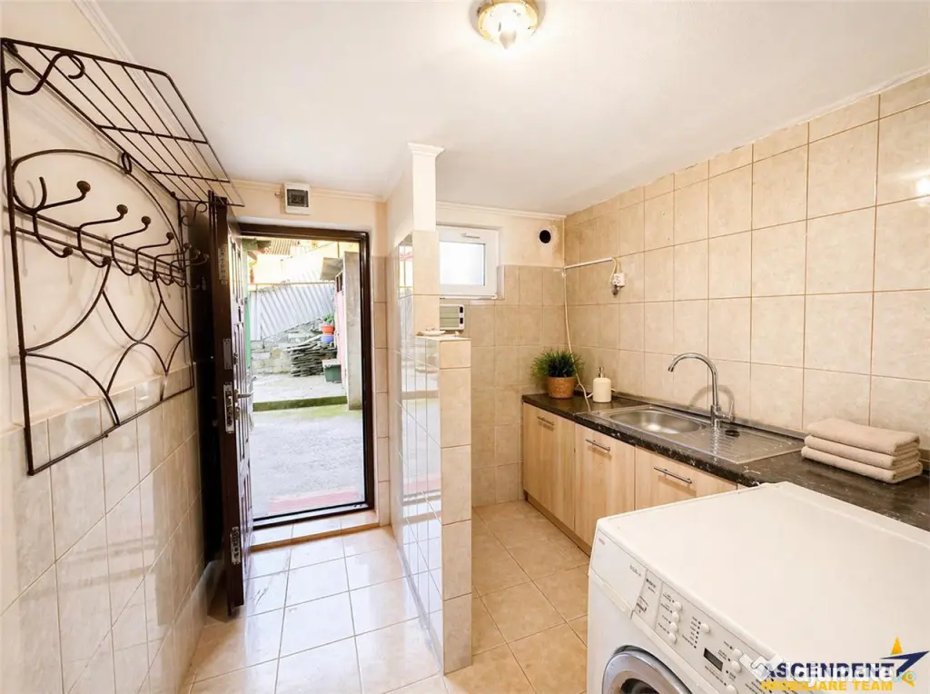 Nivel in casa cu 2 apartamente,145 mp utili teren 338mp, Gh