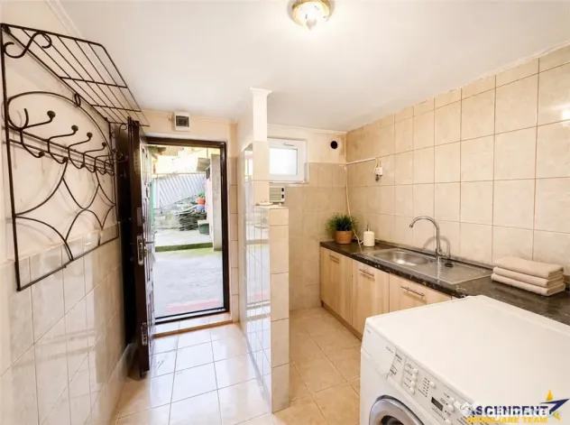 Nivel in casa cu 2 apartamente,145 mp utili teren 338mp, Gh