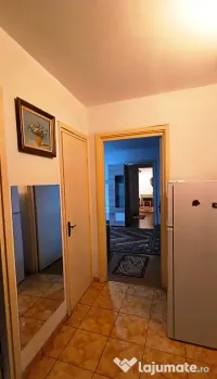 Proprietar inchiriez apartament semidecomandat cu 2 camere in Podul de Piatra 