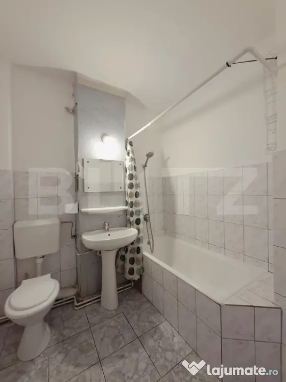 Apartament 3 camere, 66 mp, 2 locuri de parcare, zona Calea