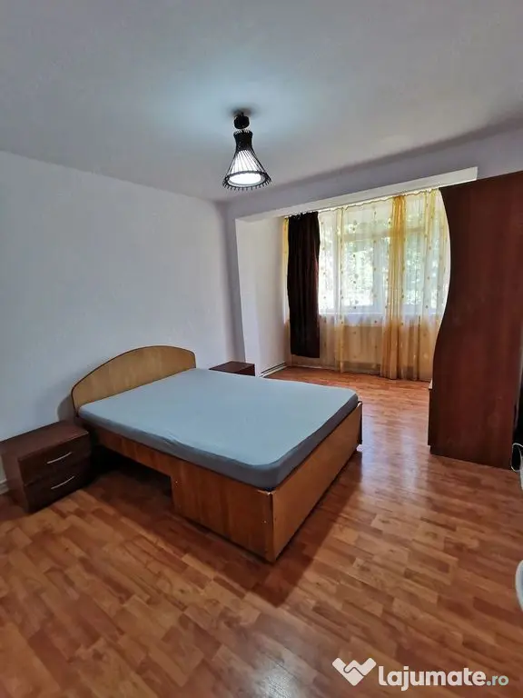De inchiriat apartament 3 camere, parter, zona Constructo...