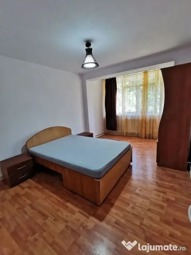 De inchiriat apartament 3 camere, parter, zona Constructo...