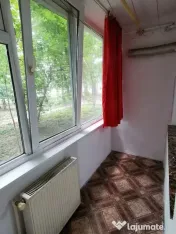 De inchiriat apartament 3 camere, parter, zona Constructo...