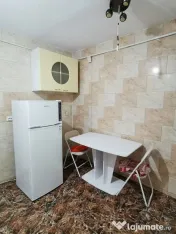 De inchiriat apartament 3 camere, parter, zona Constructo...