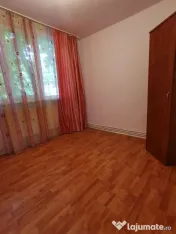 De inchiriat apartament 3 camere, parter, zona Constructo...