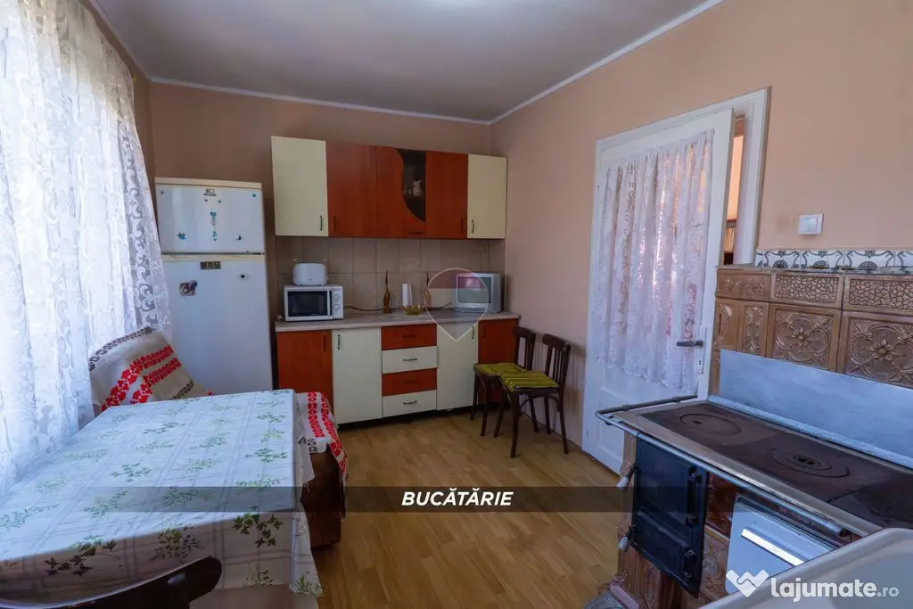 Casă traditionala de vanzare la tara