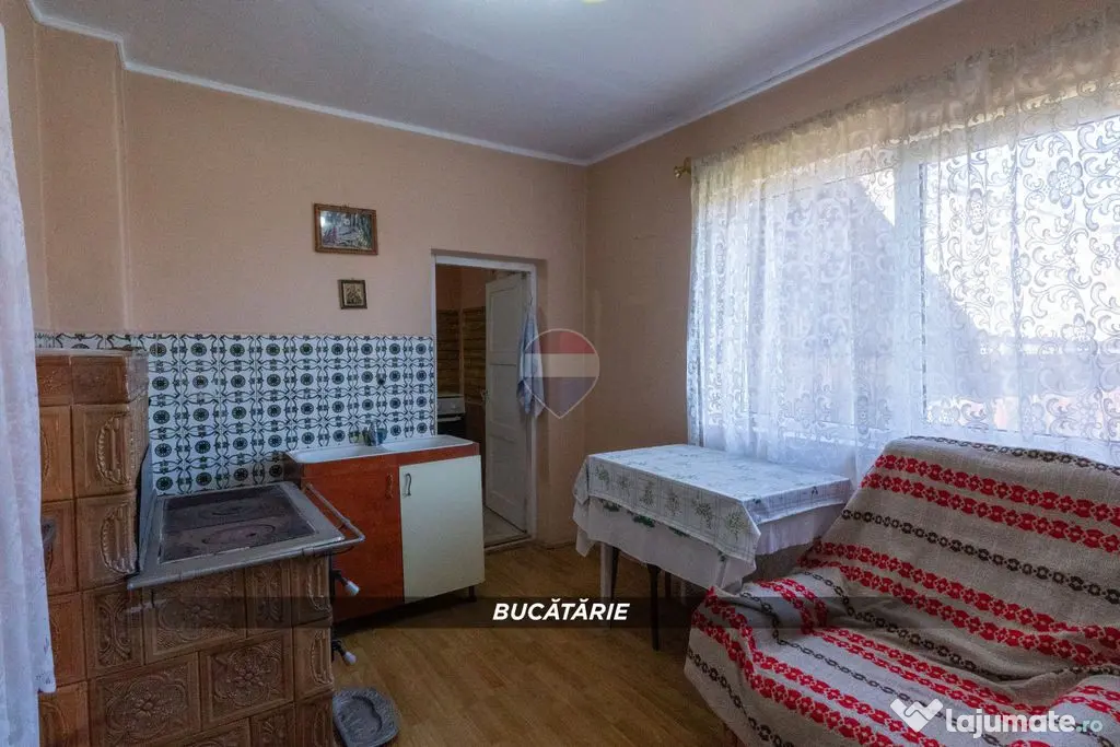 Casă traditionala de vanzare la tara