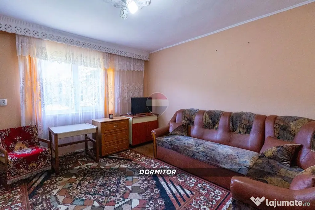 Casă traditionala de vanzare la tara