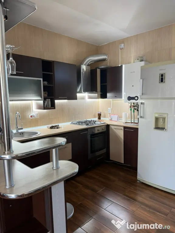 Inchiriez apartament de 3 camere in Otopeni