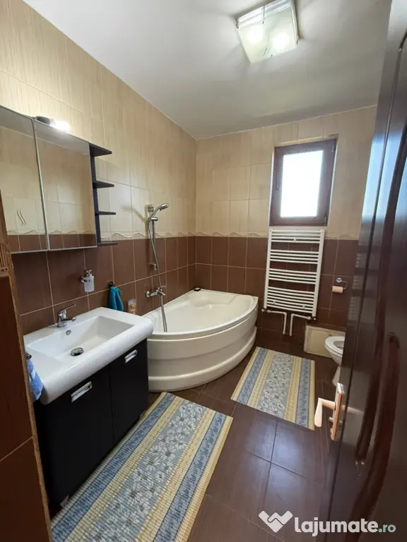 Inchiriez apartament de 3 camere in Otopeni