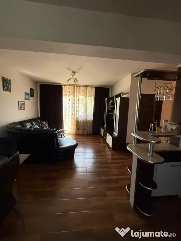 Inchiriez apartament de 3 camere in Otopeni