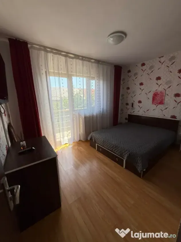 Inchiriez apartament de 3 camere in Otopeni