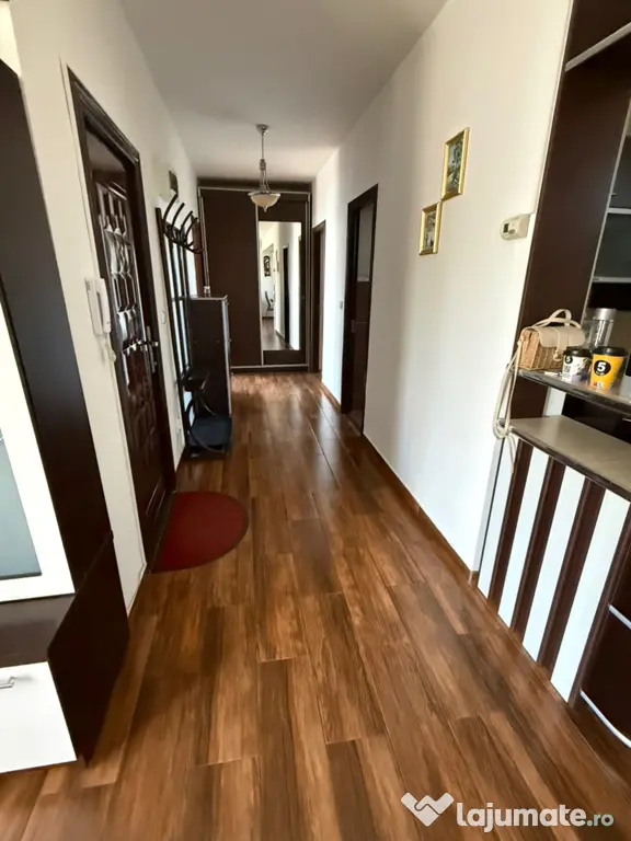 Inchiriez apartament de 3 camere in Otopeni