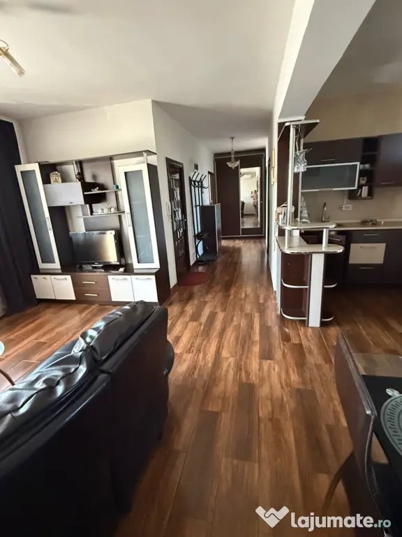 Inchiriez apartament de 3 camere in Otopeni