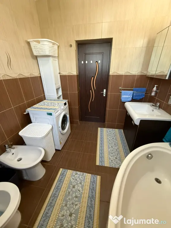 Inchiriez apartament de 3 camere in Otopeni