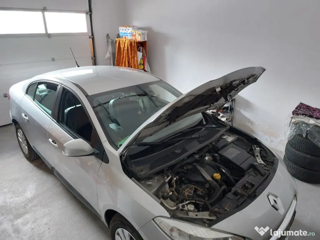 Vând Renault FLUENCE 1,5 dc i pe carburant motorină strandard