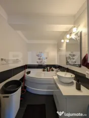Apartament semidecomandat cu 3 camere, 68 mp utili, zona Ste 