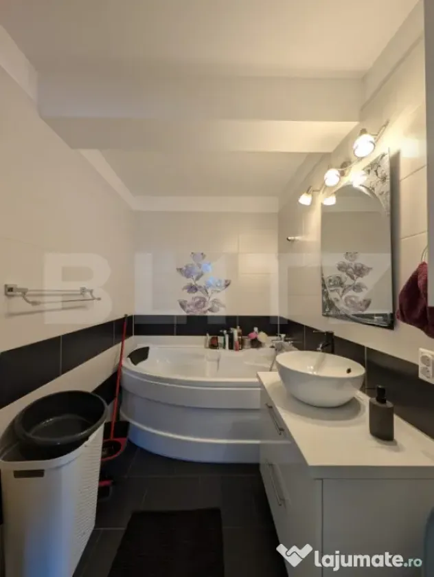 Apartament semidecomandat cu 3 camere, 68 mp utili, zona Ste