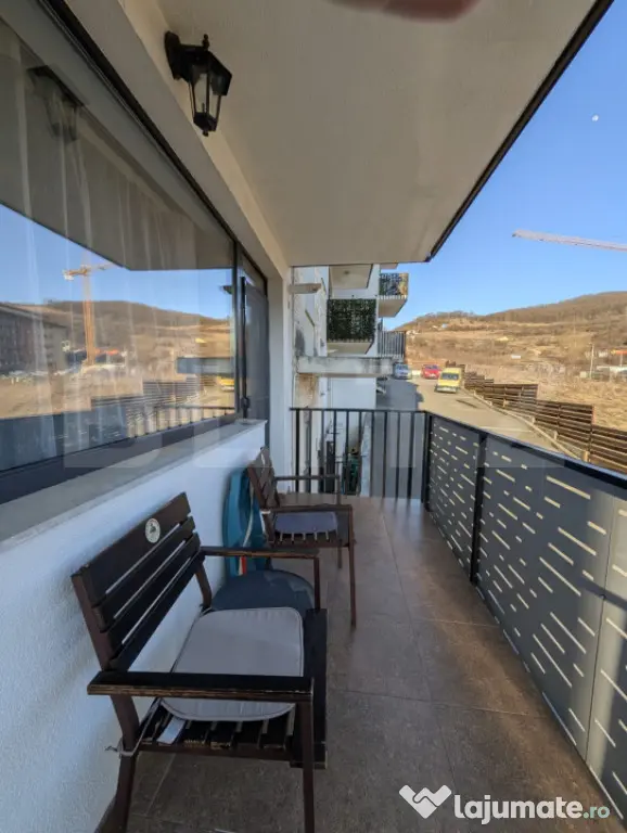 Apartament semidecomandat cu 3 camere, 68 mp utili, zona Ste