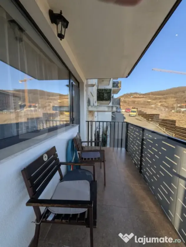 Apartament semidecomandat cu 3 camere, 68 mp utili, zona Ste