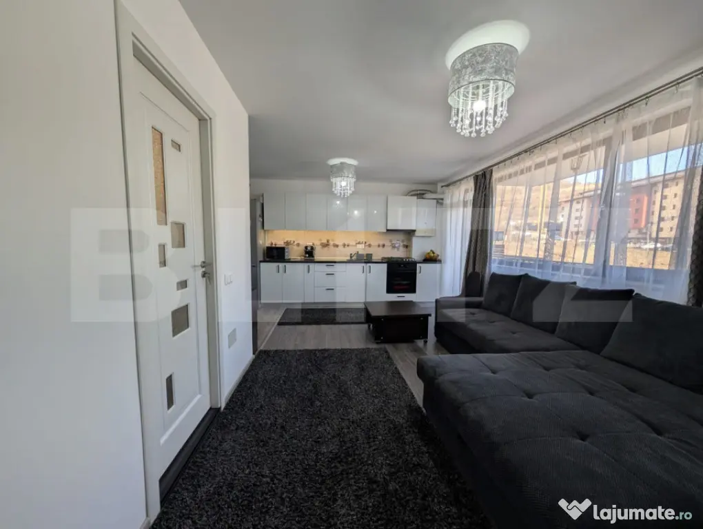 Apartament semidecomandat cu 3 camere, 68 mp utili, zona Ste