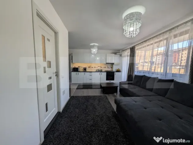 Apartament semidecomandat cu 3 camere, 68 mp utili, zona Ste