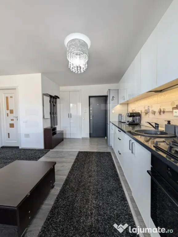 Apartament semidecomandat cu 3 camere, 68 mp utili, zona Ste