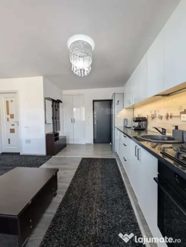 Apartament semidecomandat cu 3 camere, 68 mp utili, zona Ste