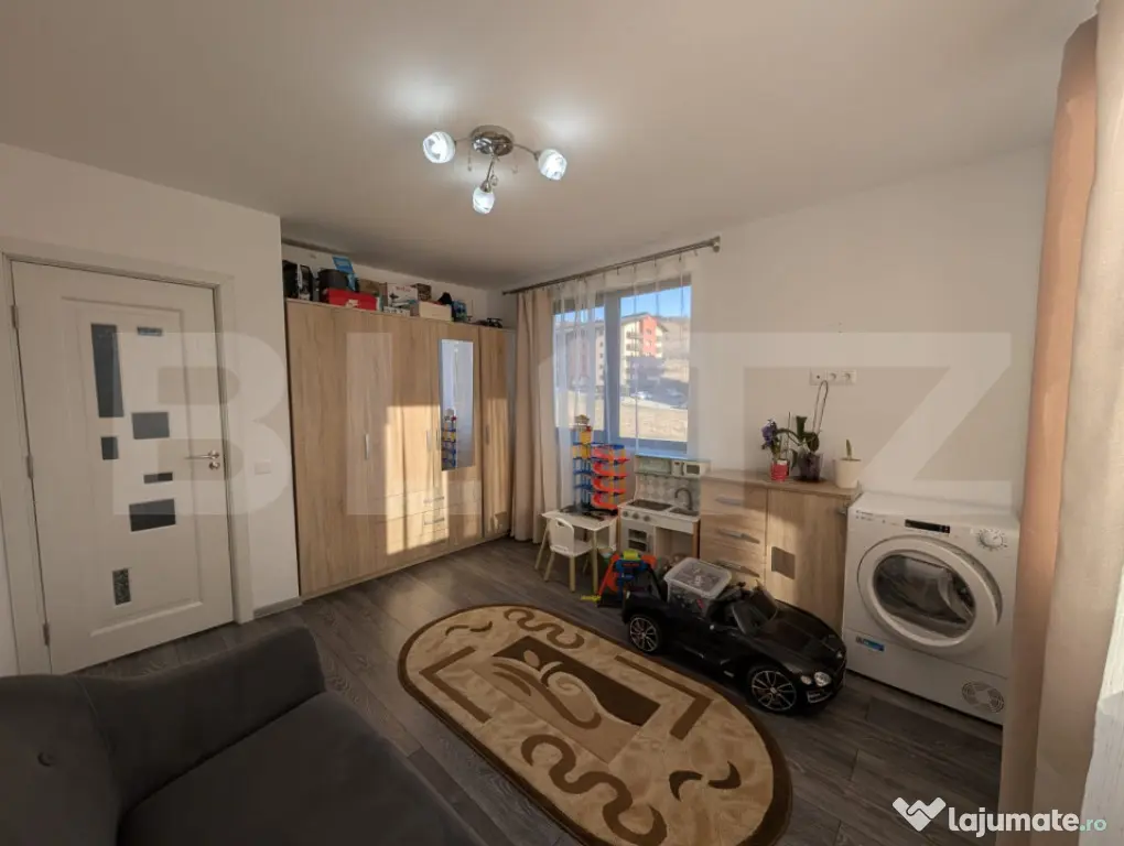 Apartament semidecomandat cu 3 camere, 68 mp utili, zona Ste