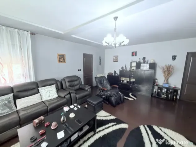 Casa cu etaj in Catamaresti Deal