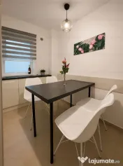 Apartament 3 camere | 2 bai | parcare | zona Tractorul 