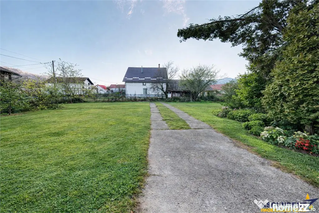 Proprietate rustica la 1 km de Castelul Bran:Doua unitati du