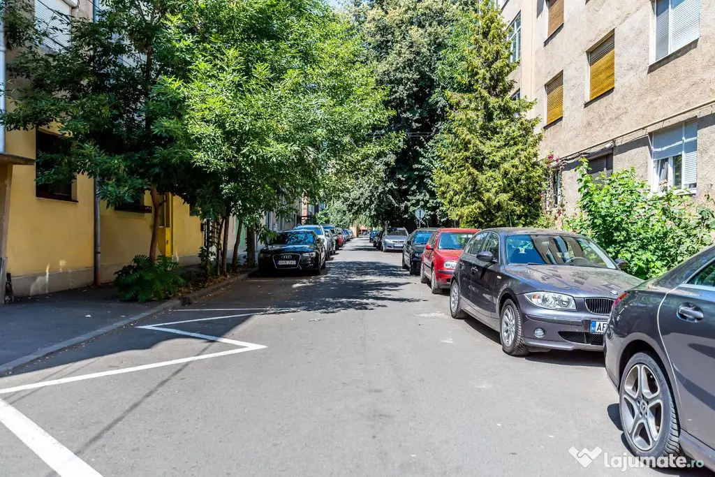 Apartament cu 1 cameră, balcon închis și boxă pe str....