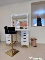 Post coafura/fruzerie/ manichiură/machiaj de închiriat,... 