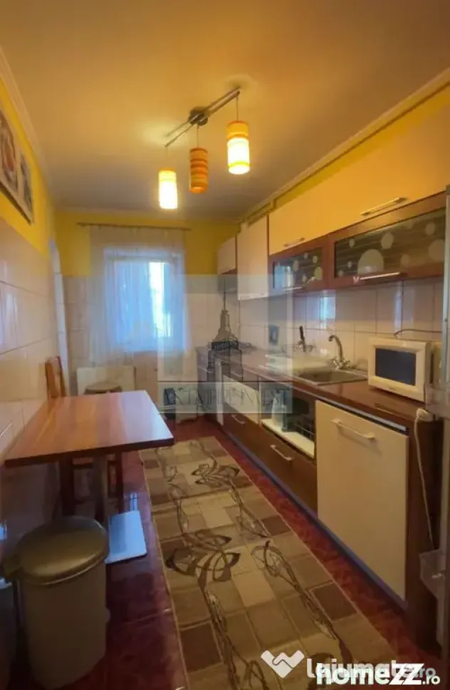De închiriat apartament 3 camere/ zona Racadau