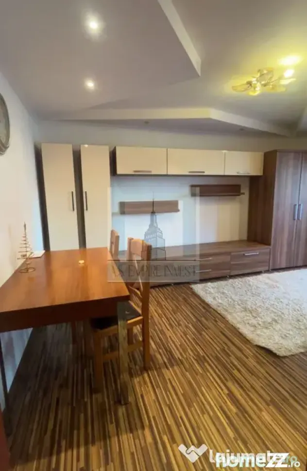 De închiriat apartament 3 camere/ zona Racadau