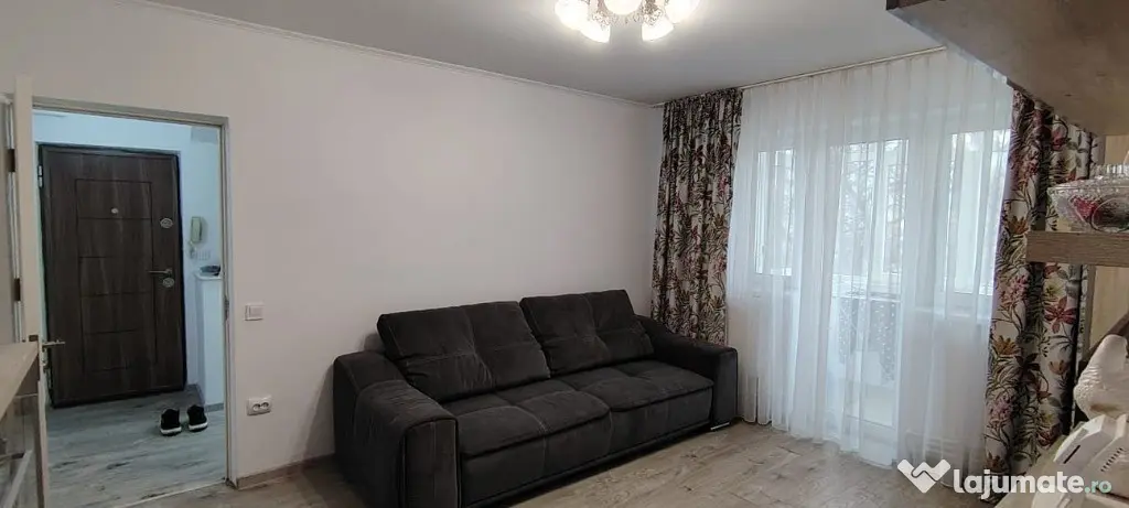 Apartament 2 camere complet renovat zona Scoala 7